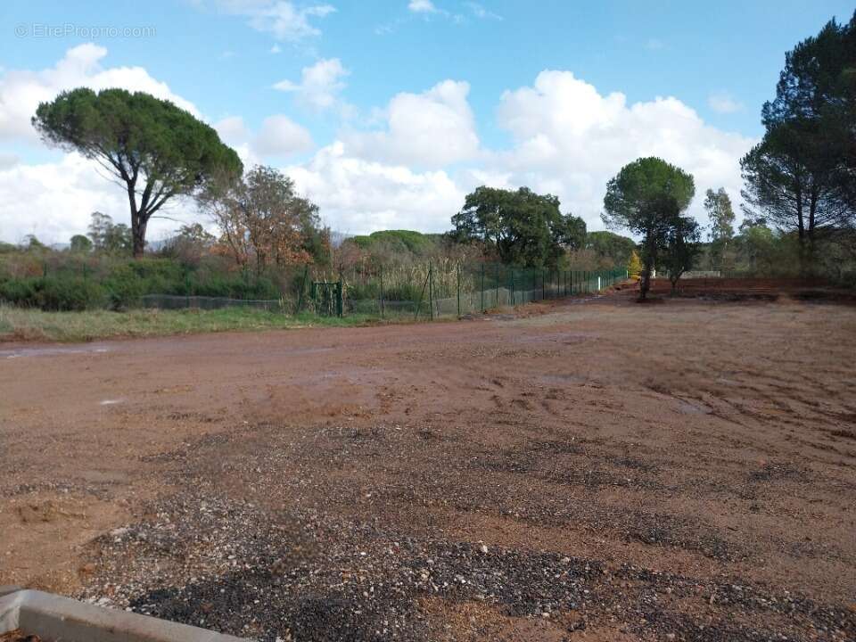 Terrain à PUGET-SUR-ARGENS