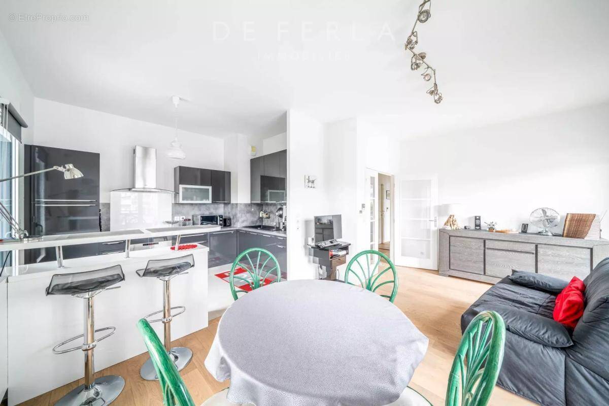 Appartement à PARIS-14E