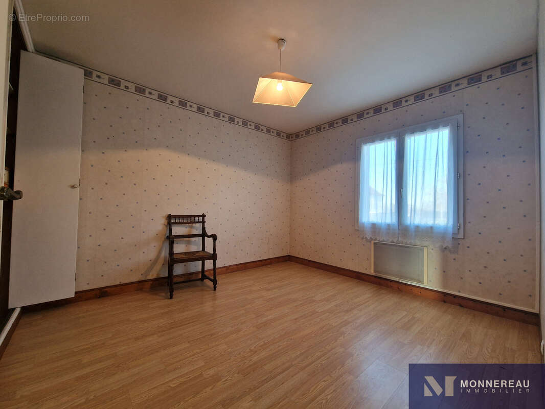 Maison à MONTMOREAU-SAINT-CYBARD