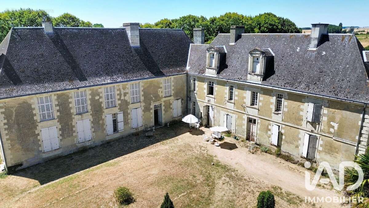 600 m² à Saint-Genest-D'ambiere  - photo 2