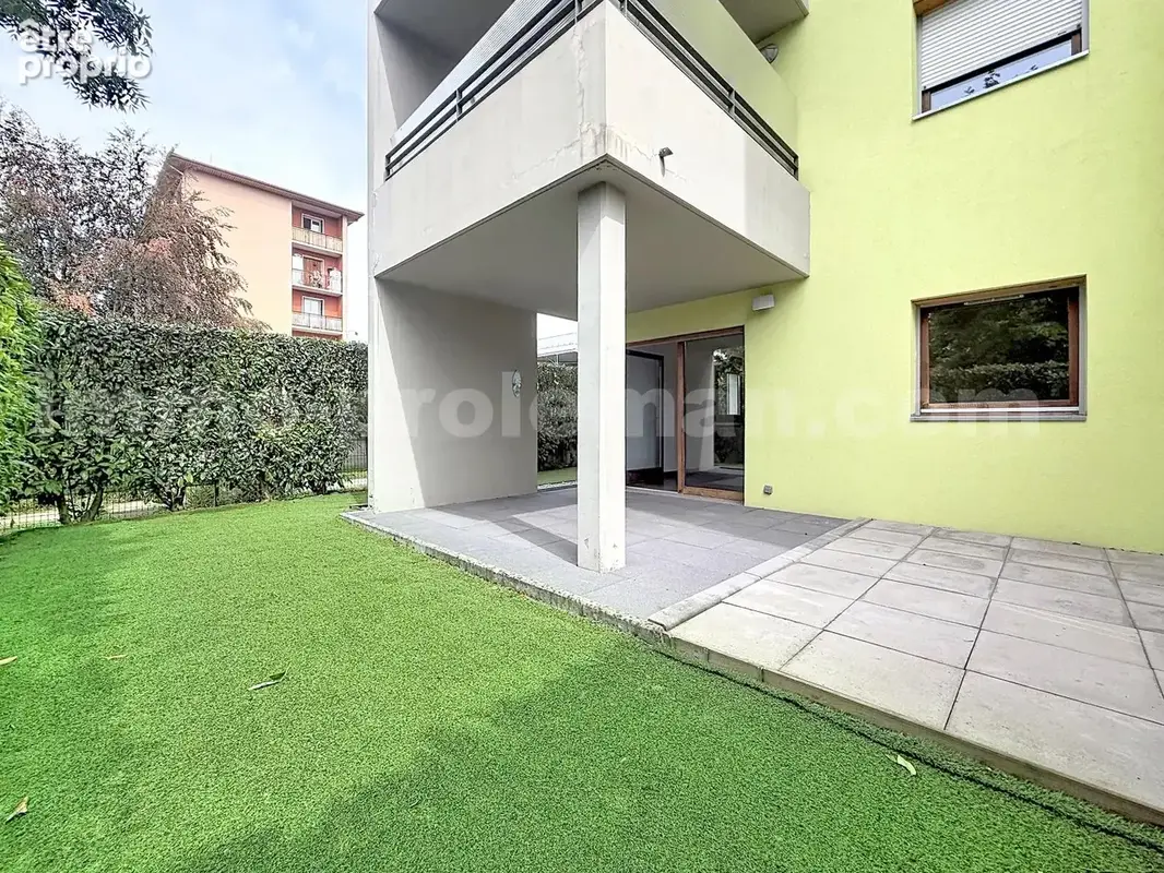 Appartement_T3_Annemasse_belle_superficie_proximitée_frontière_Suisse_tram_Ceva_direction_GENEVE_Frontaliers_Salon_Séjour_cuisine_terrasse_jardin_