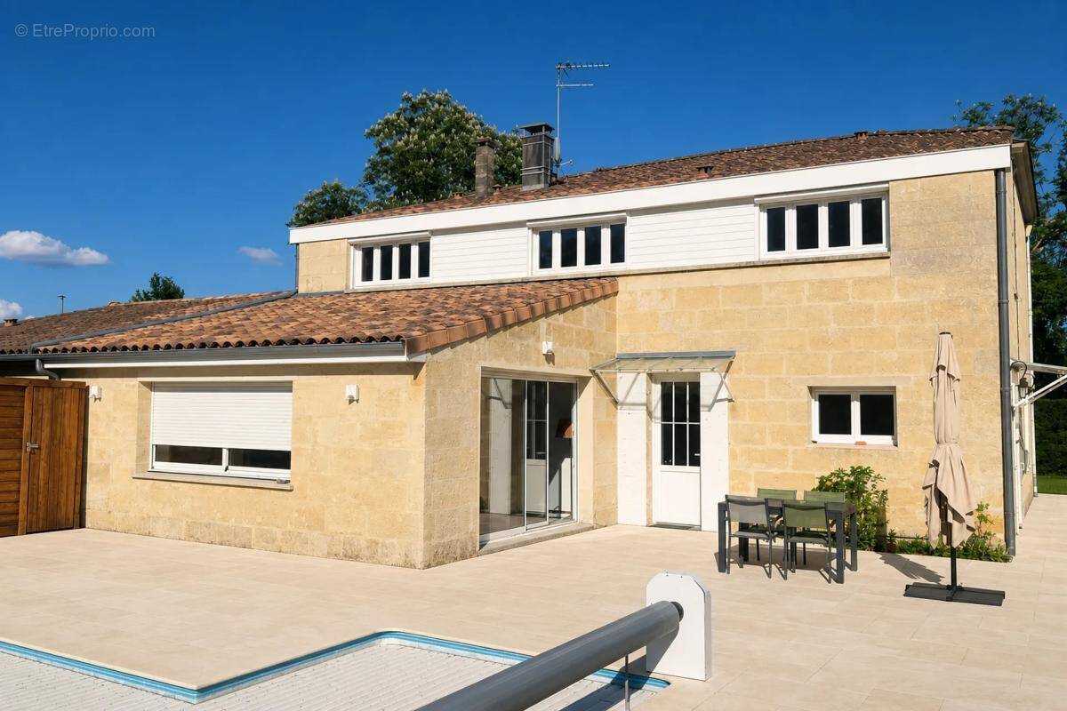Maison à AMBARES-ET-LAGRAVE