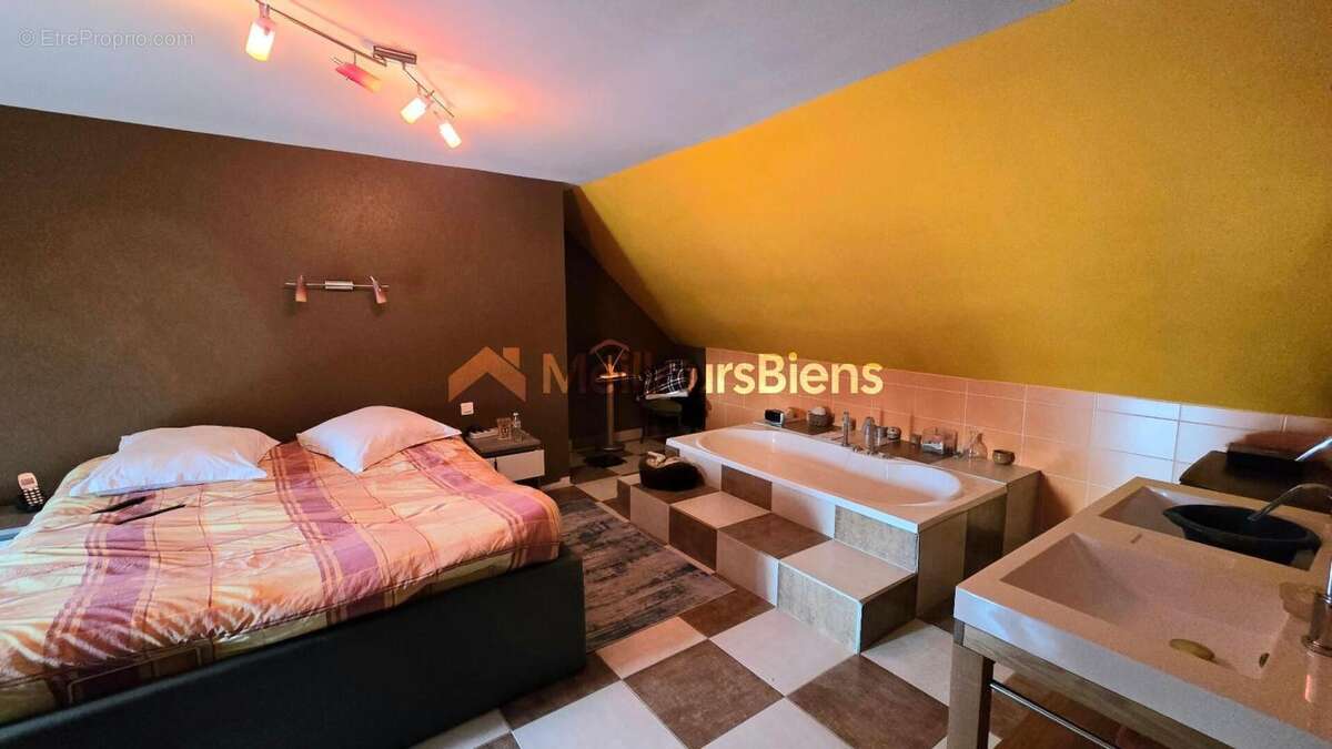 Maison en pierre, 140m²,  4 chambres - photo 6