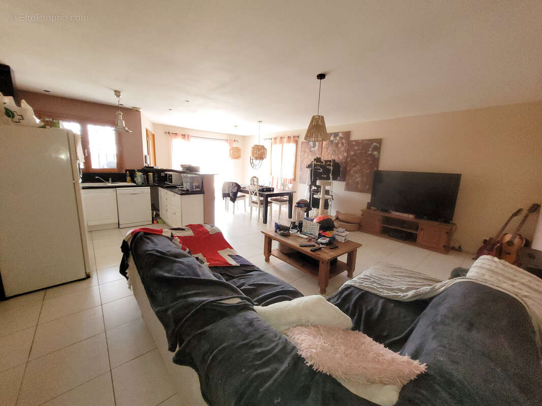 Salles d'Aude Villa de plain-pied SH 88 M2 type IV + garage et piscine sur terrain clos de 311 m2, expo sud. - photo 4