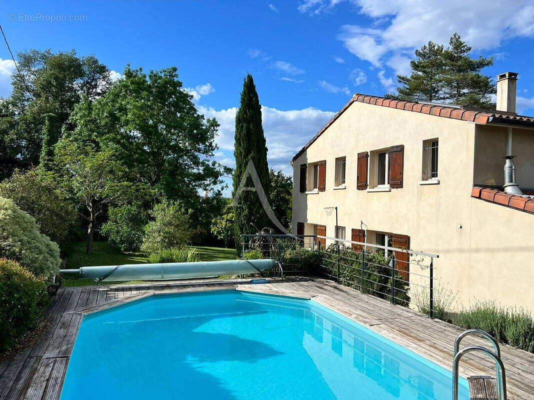 Maison à MONTAIGUT-SUR-SAVE