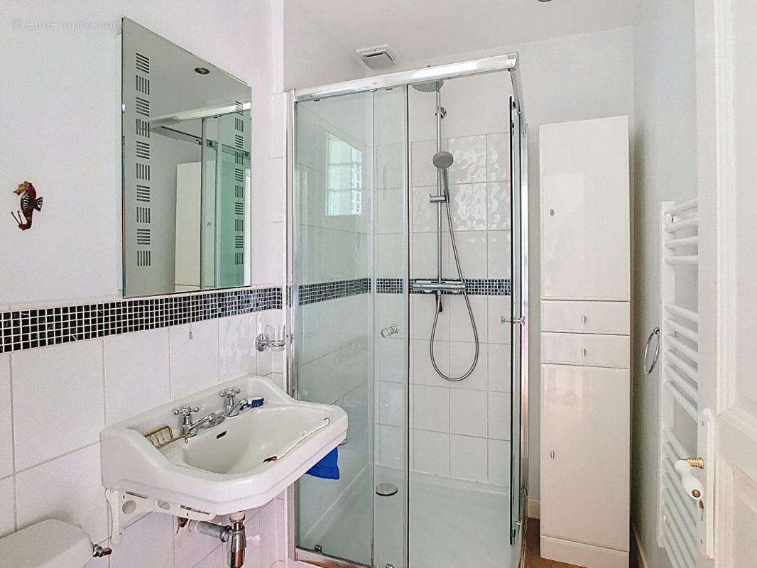 Maison lumineuse avec 4 chambres et piscine - photo 13