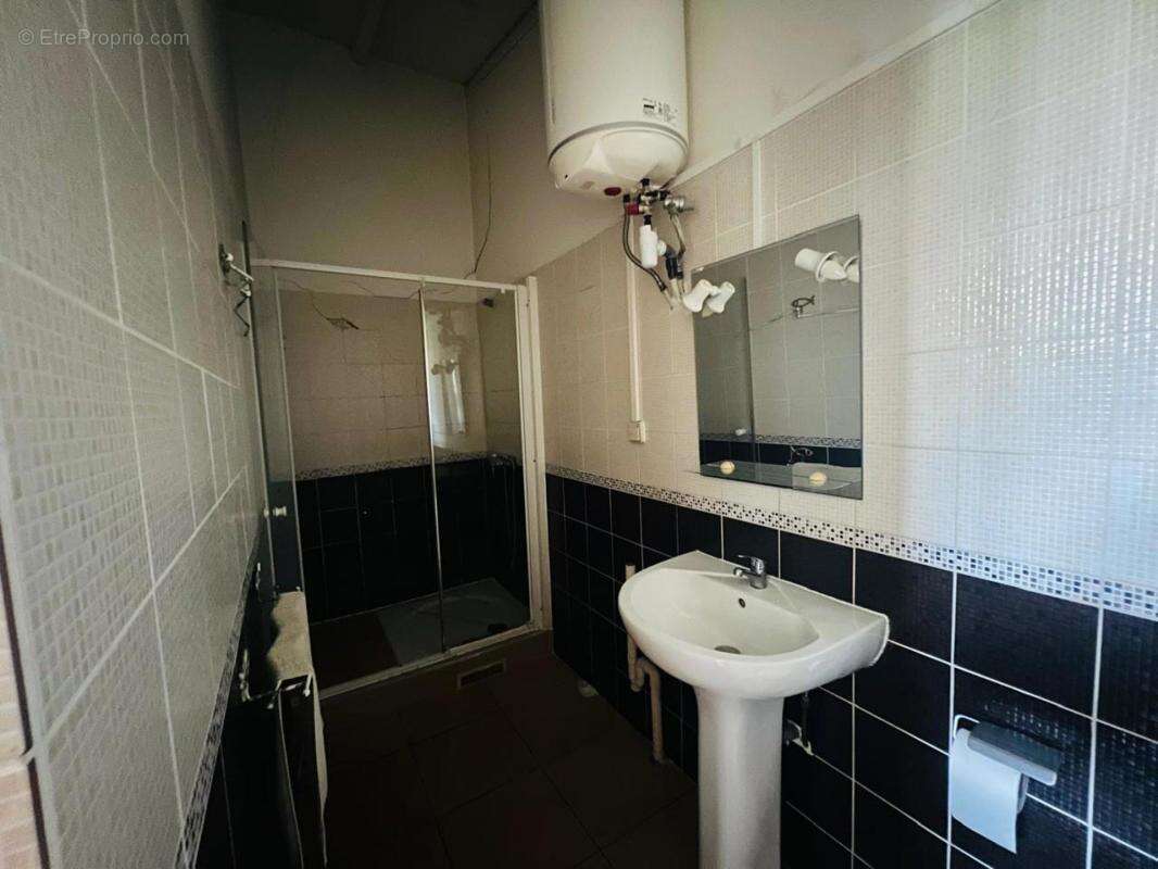 Commerce à POINTE-A-PITRE