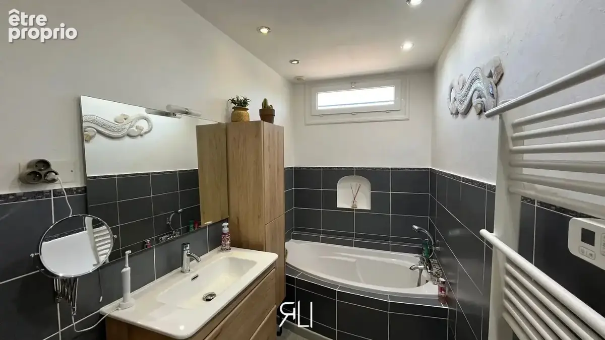 Maison de plain-pied, beau jardin - photo 4