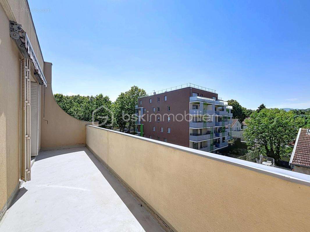 T4 en dernier étage avec terrasse et vues montagnes - photo 3