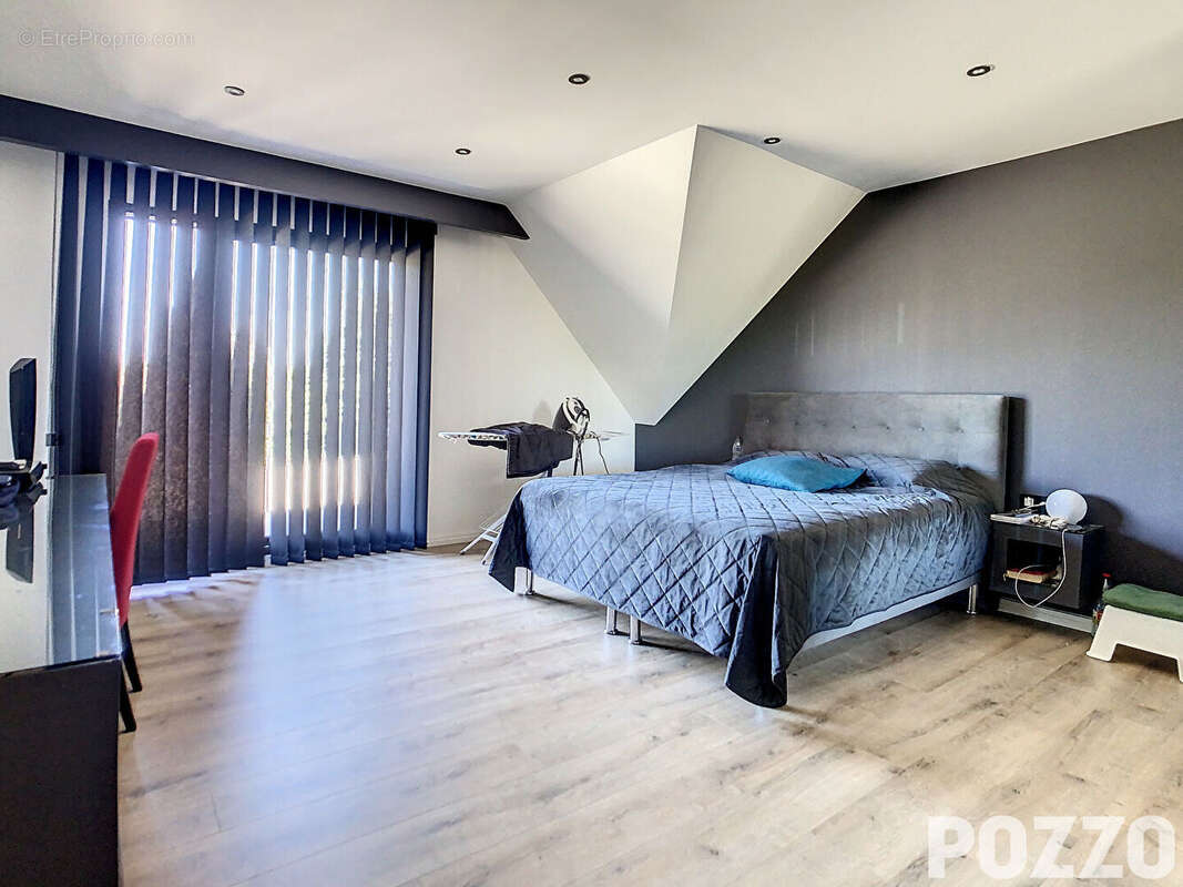 Maison récente de 276 m² à Coudeville Sur Mer (50290) - photo 8