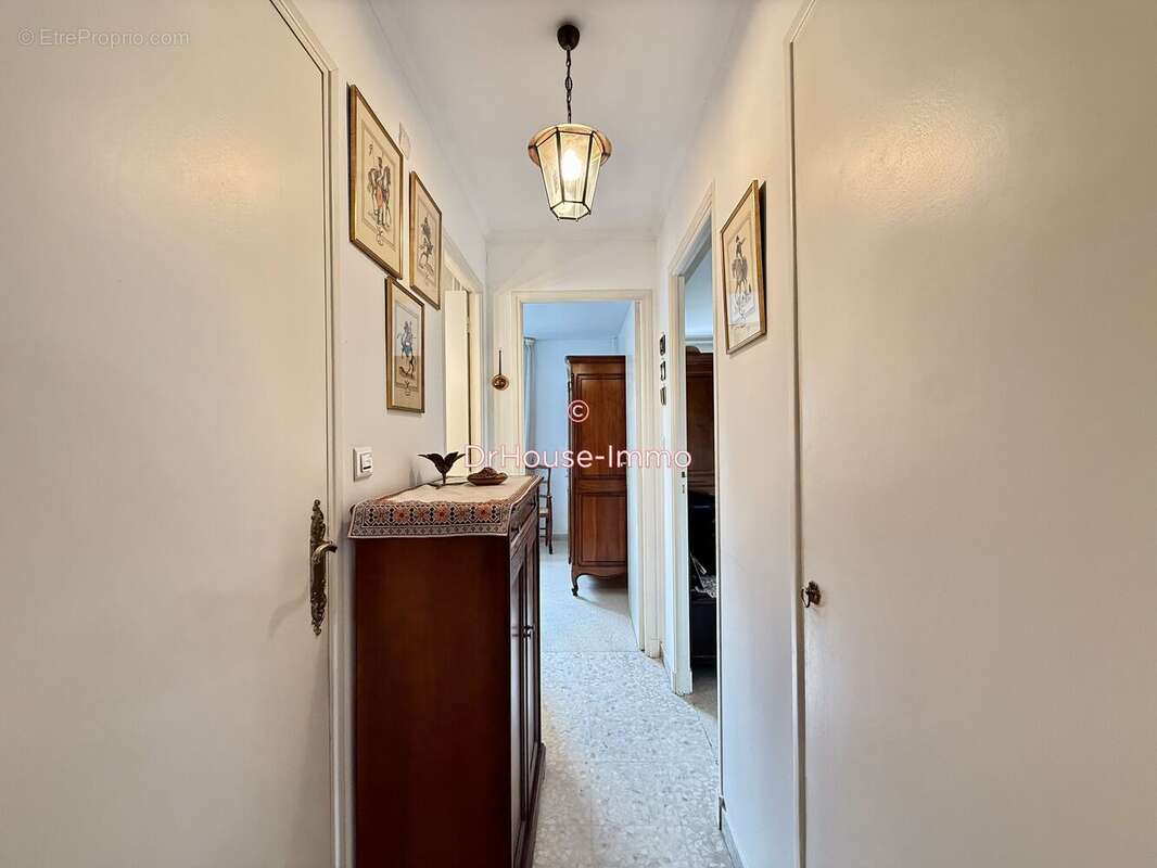 Appartement à SAINT-LAURENT-DU-VAR