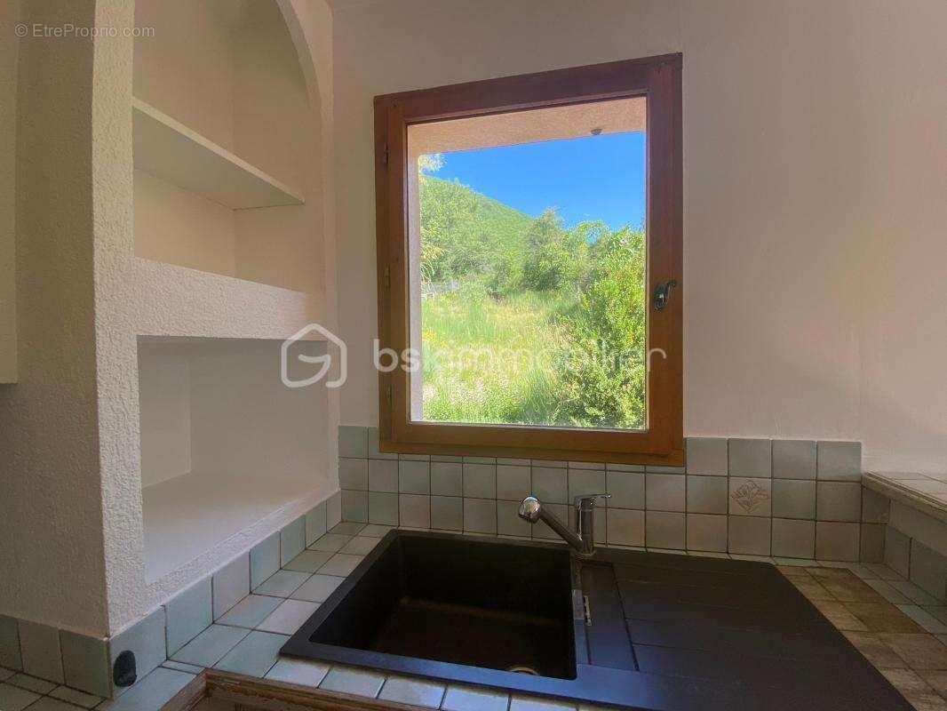 Jolie maison provençale de plain-pied lumineuse avec cheminée - 4 chambres avec garage aménagé et terrain en restanque clôturé d - photo 15