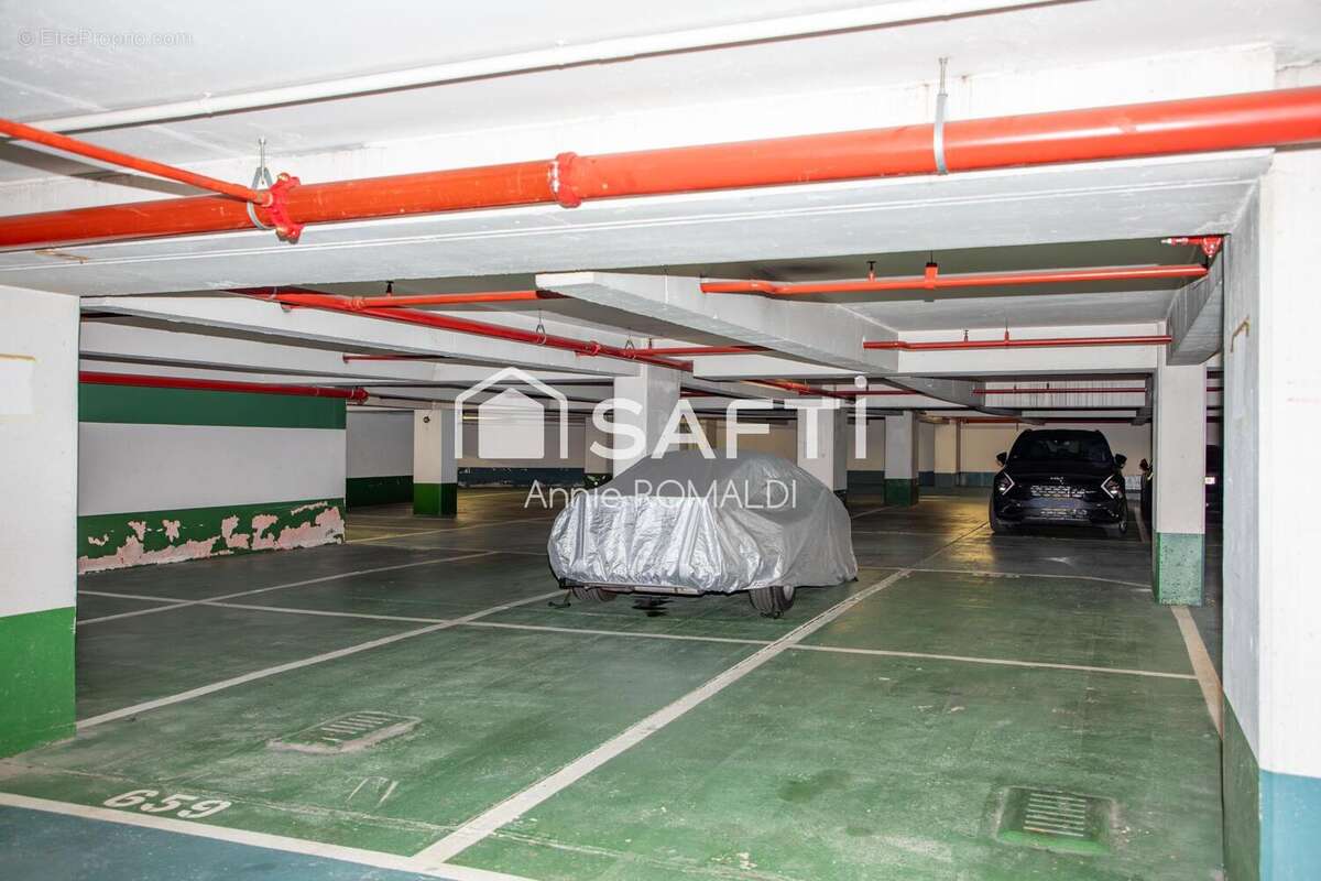 Photo 3 - Parking à SURESNES