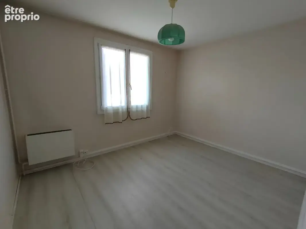Appartement 80 m² à Chalus  - photo 5