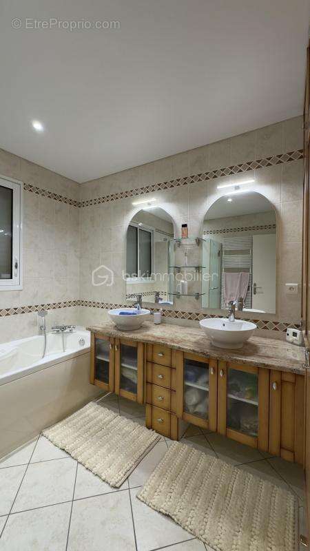Maison 320 m² à Mortagne-Sur-Sevre  - photo 13