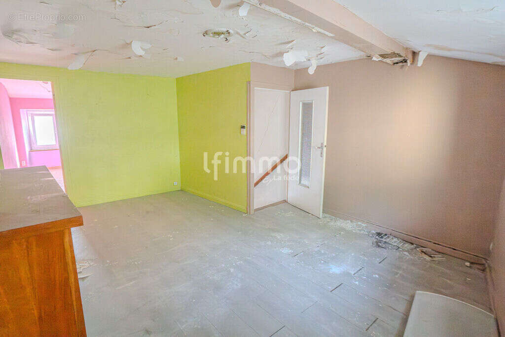 Maison en pierre fort potentiel de rénovation - photo 2