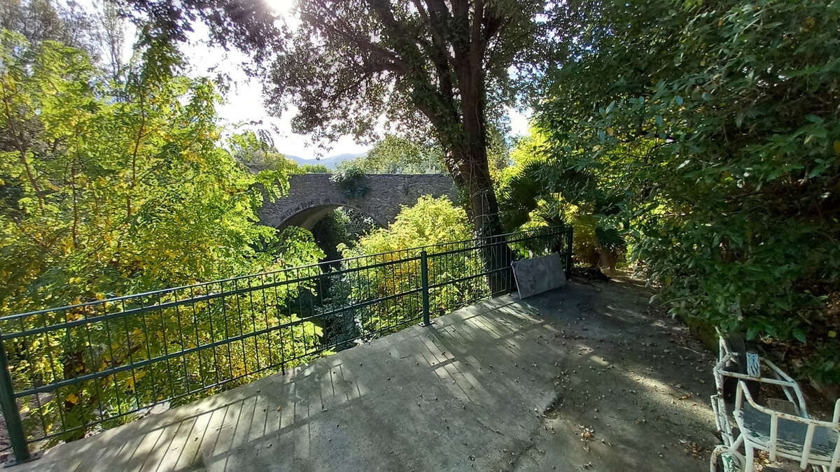 Maison à COLOMBIERES-SUR-ORB