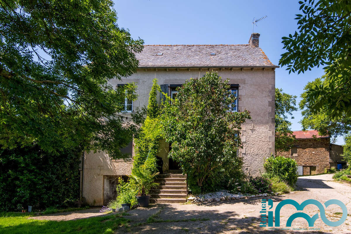 Maison à RIEUPEYROUX