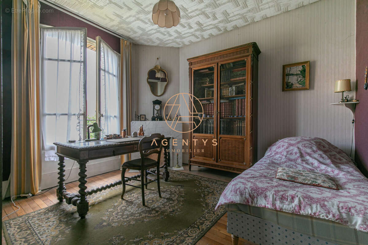 Maison à SAINT-MAUR-DES-FOSSES