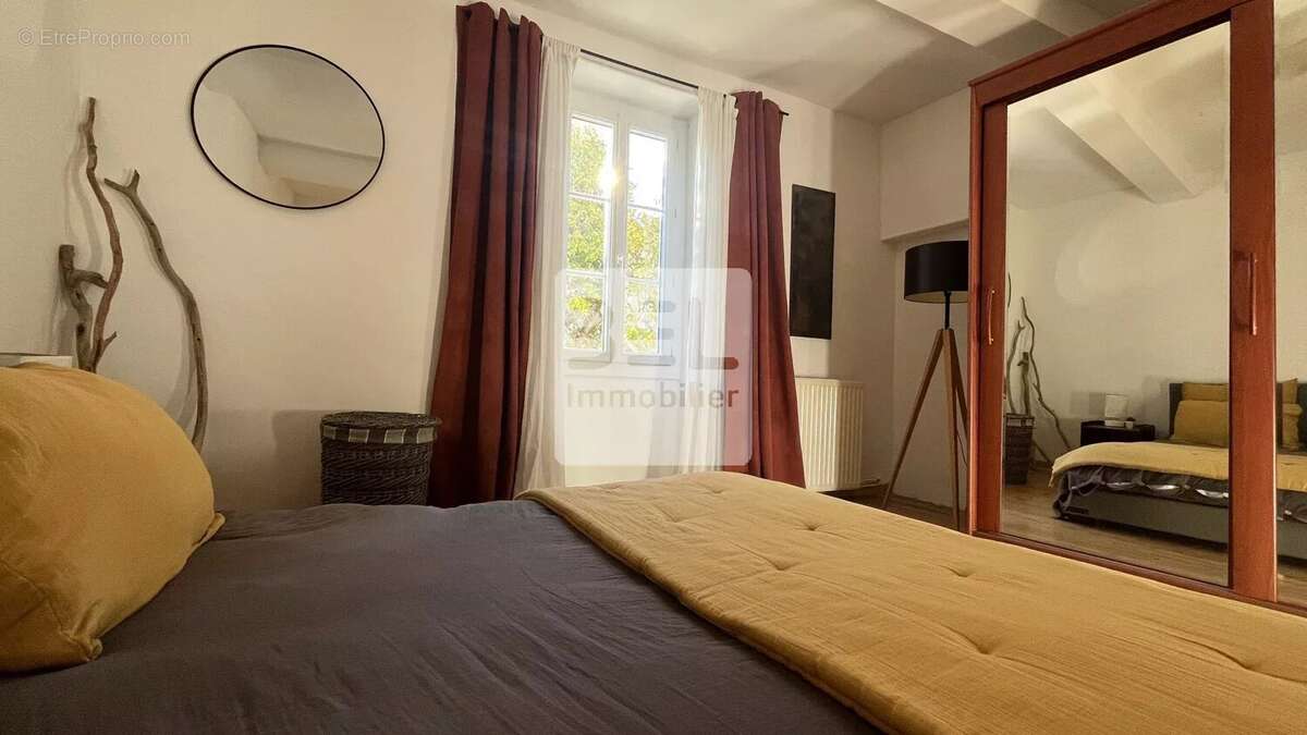 Maison à LAUDUN-L&#039;ARDOISE