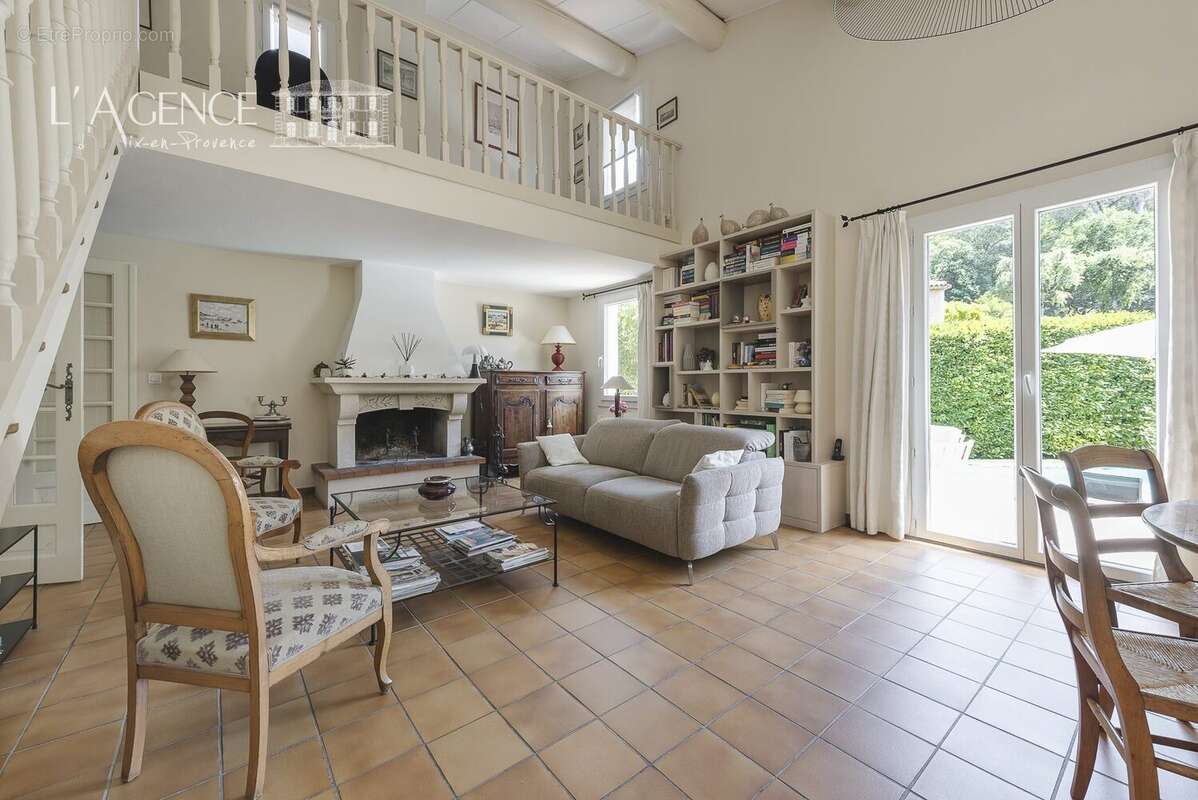 Maison 119 m² à Saint-Marc-Jaumegarde  - photo 7