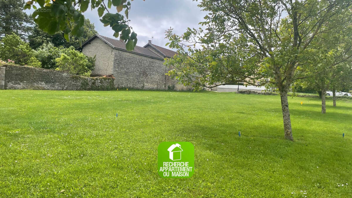 Terrain à SAINT-HILAIRE-DE-BRENS