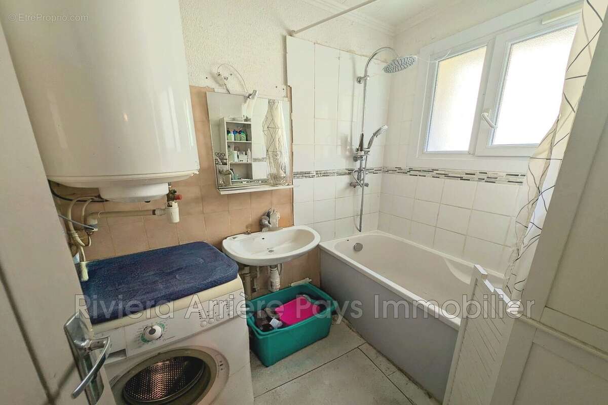 Appartement à PUGET-THENIERS