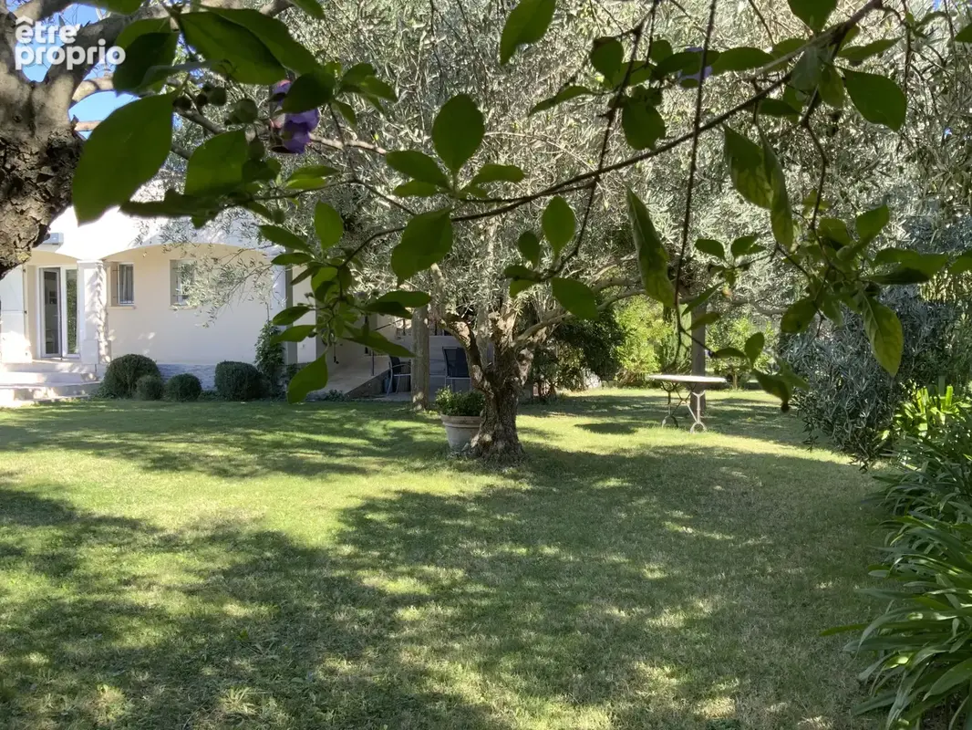 Propriété de plain pied, terrain arboré avec piscine à quelques minutes d'Uzès. - photo 19