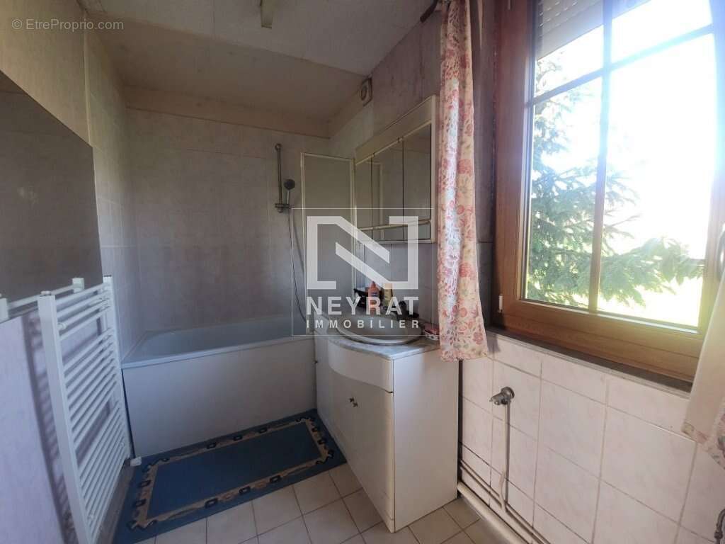 Maison à SAINT-LEGER-SUR-VOUZANCE