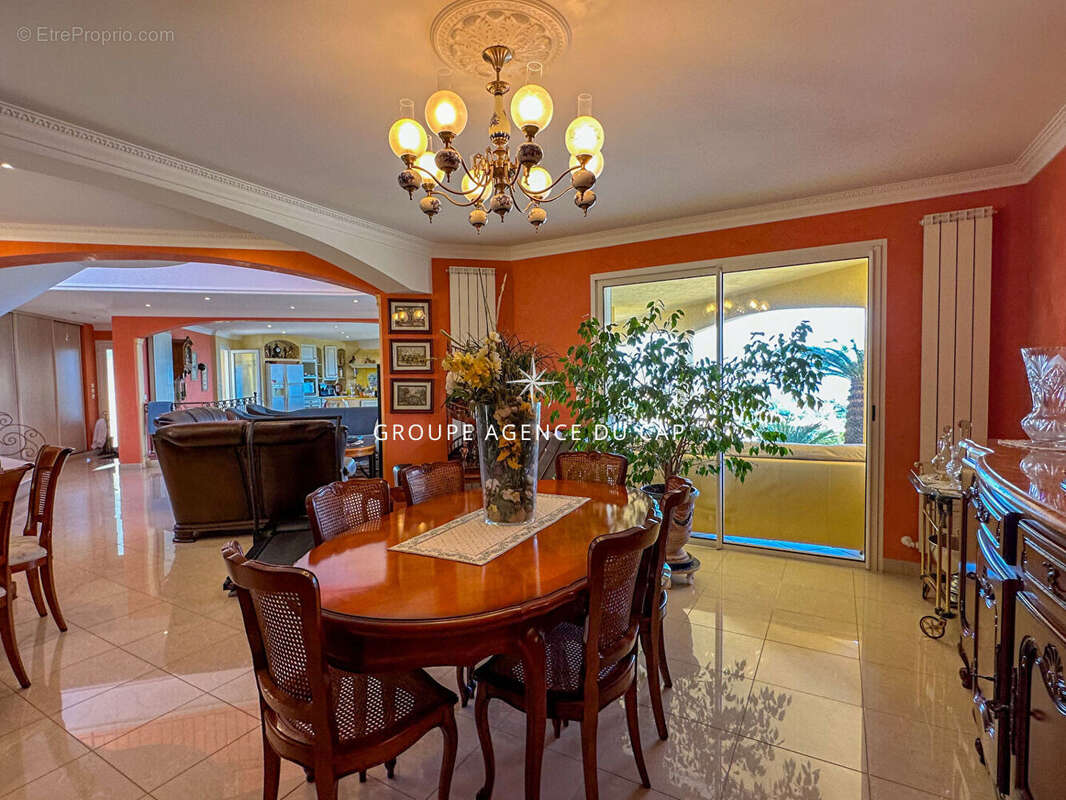 Villa vue mer avecT2 indépendant plus un  terrain de 2094 m² à l'arrière, constructible aux Issambres - photo 9