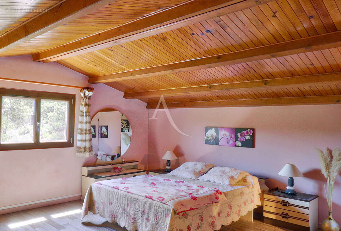 Maison à ESPARRON-DE-VERDON