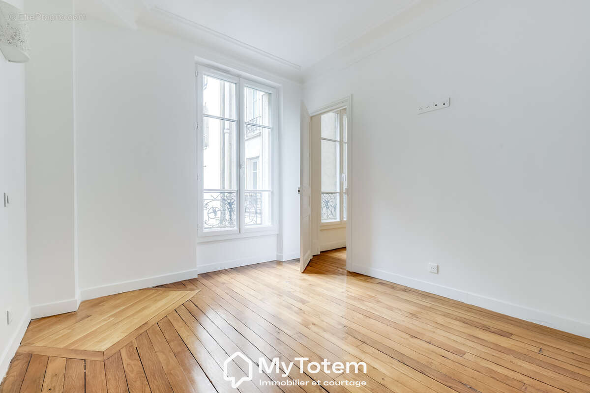 Appartement à PARIS-14E
