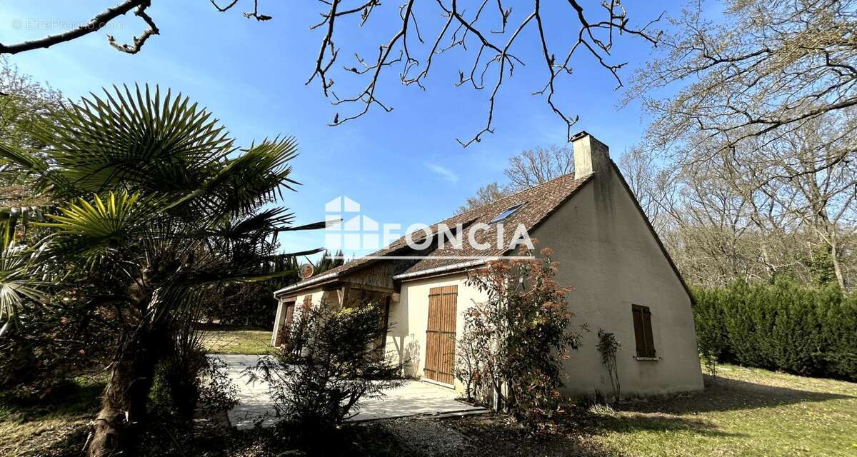 Maison à NEUVILLE-SUR-SARTHE