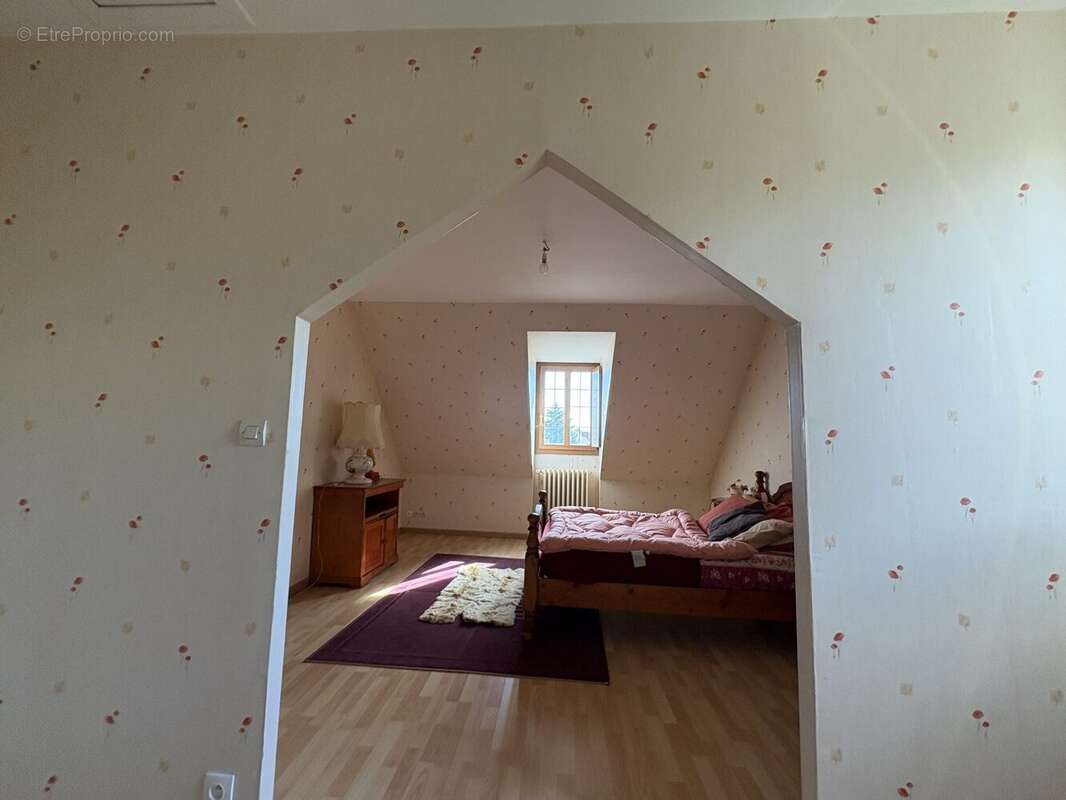 Maison à BELLOU-LE-TRICHARD