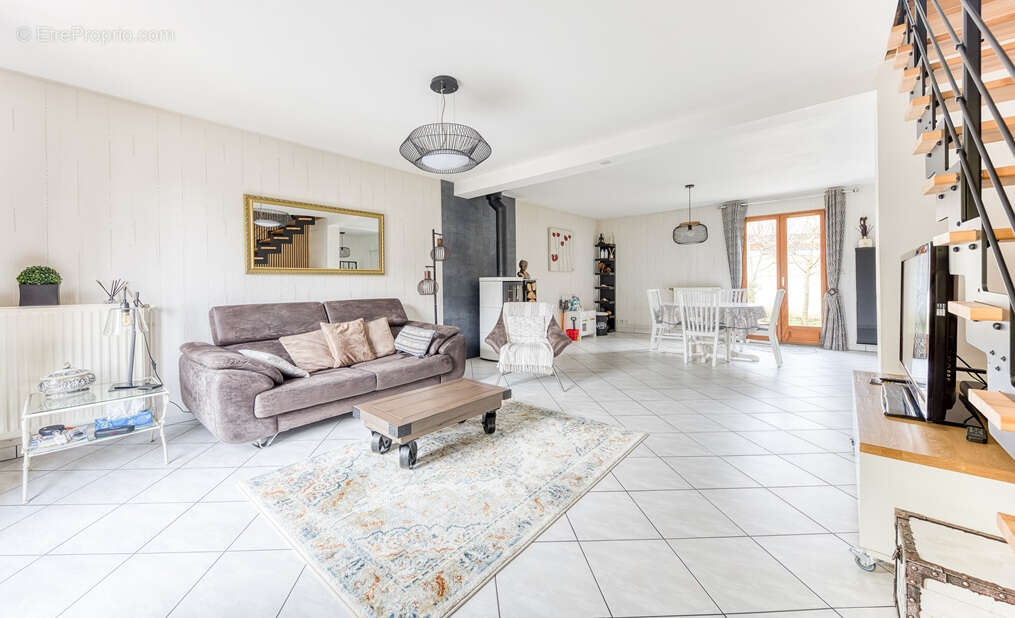 Maison à OZOIR-LA-FERRIERE