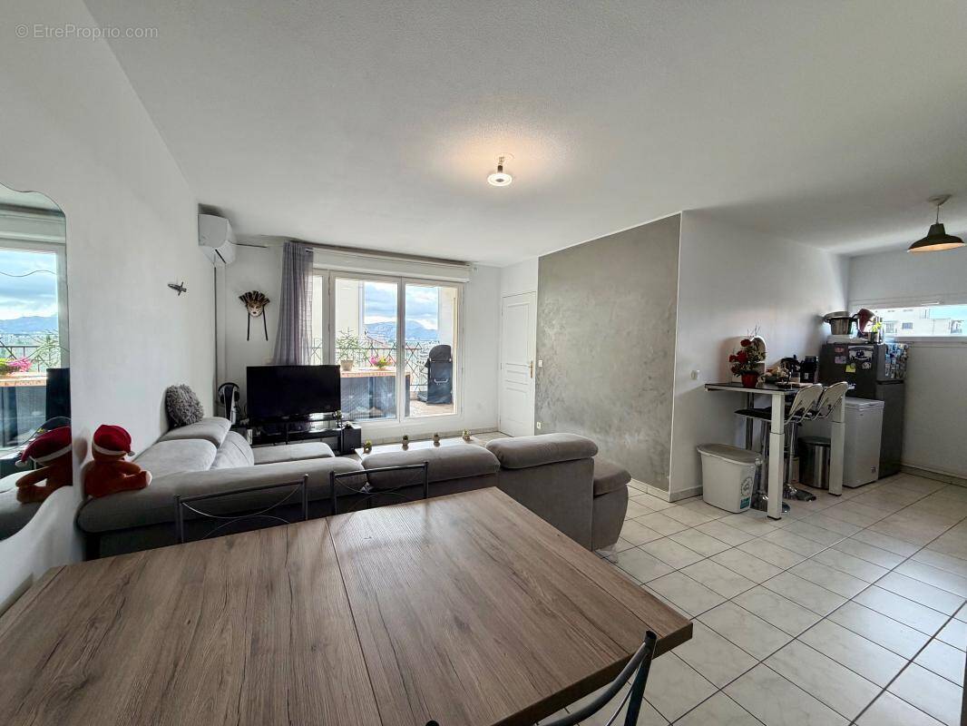 Appartement à MARSEILLE-4E