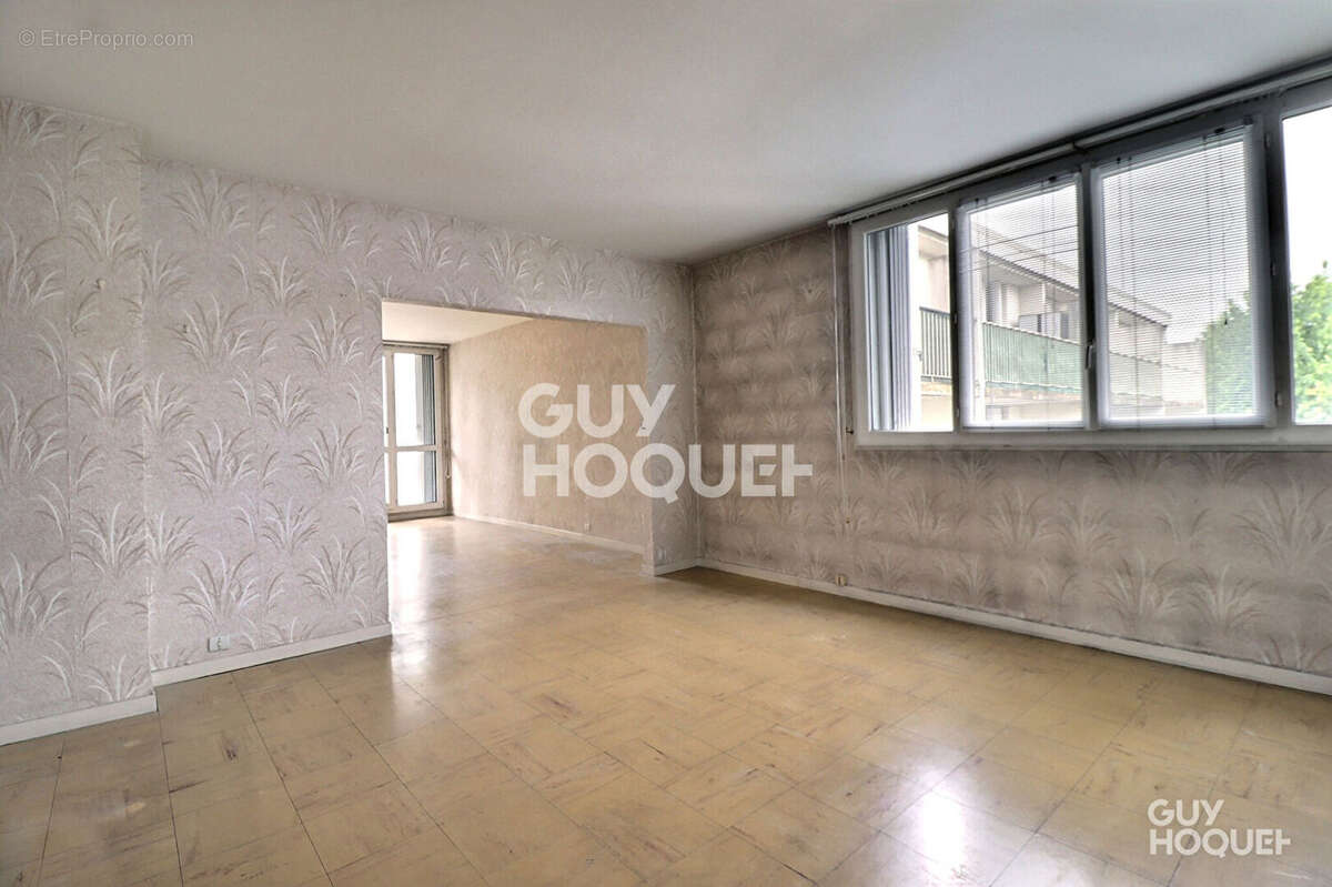 Appartement à SAINT-MICHEL-SUR-ORGE