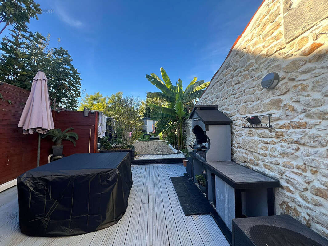 Maison à SAINT-MAURICE-LA-CLOUERE