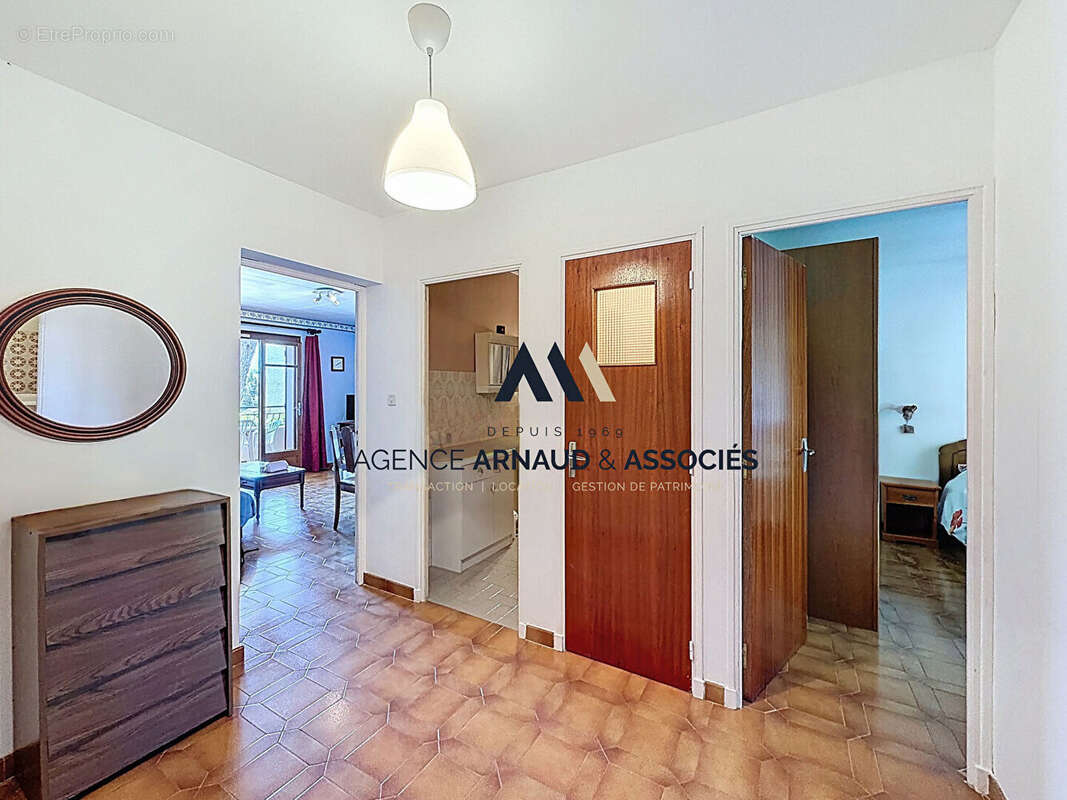 Appartement à SAINT-CYR-SUR-MER