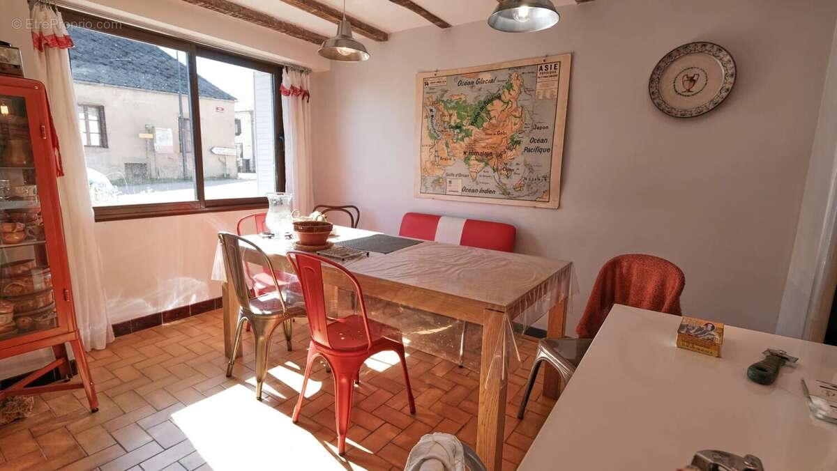 Maison à ROUSSILLON-EN-MORVAN