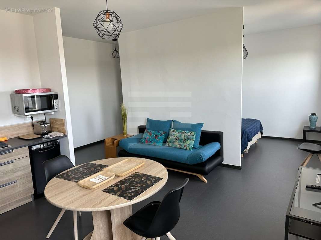 Commerce à LEZIGNAN-CORBIERES