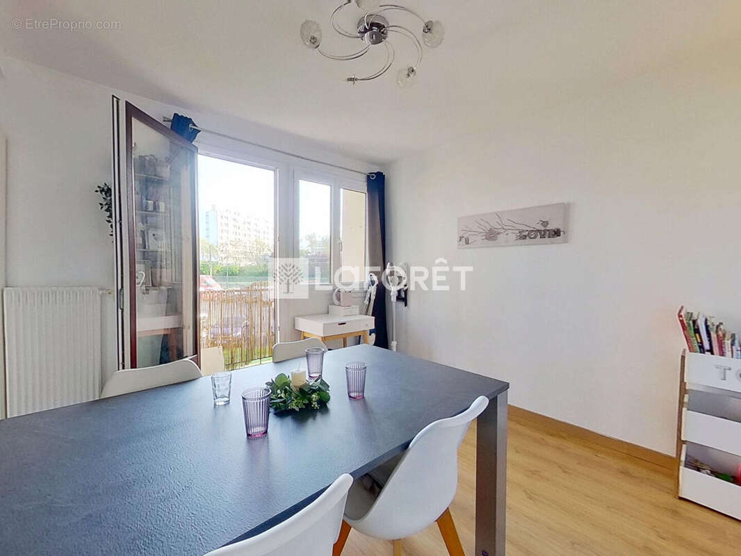 Appartement à LES CLAYES-SOUS-BOIS