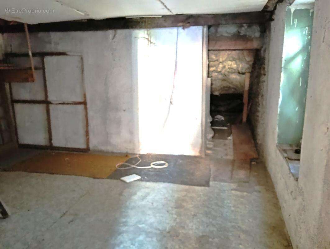 SOUS OFFRE ACCEPTEE - VIVIEZ - Maison 2/3 chambres, garage, jardin et caves - photo 16