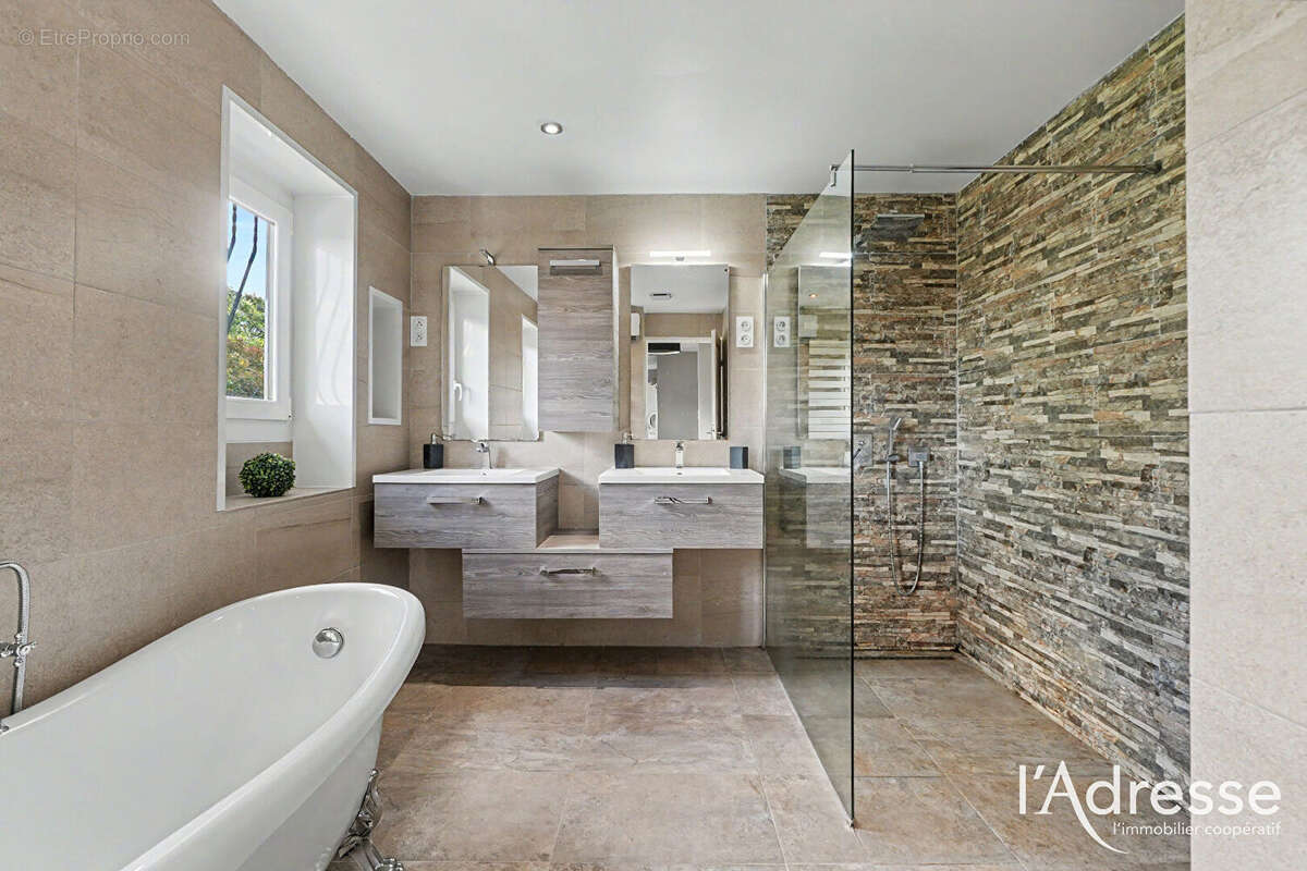 Exclusivité l'Adresse - Maison Toulousaine T5 de 160m² avec Piscine sur un Terrain de 650m² - photo 5