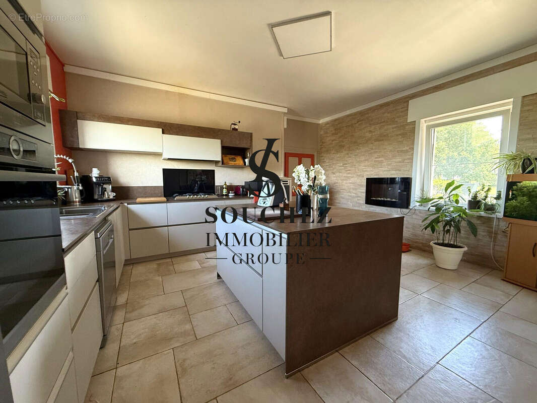 Maison 214 m² à Montenescourt  - photo 3
