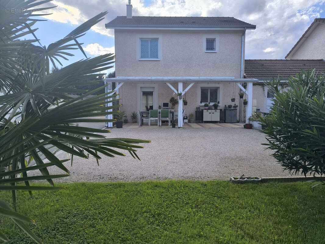 Maison à LA BATIE-DIVISIN