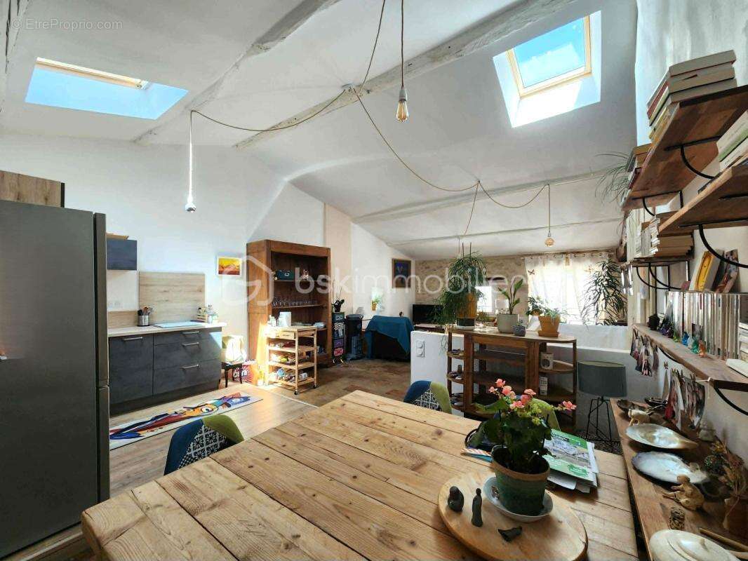 Maison de caractère rénovée de 166 m² avec grand garage et terrasse - photo 6