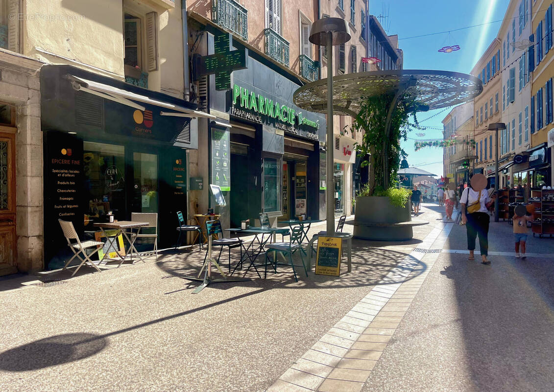 Commerce à HYERES
