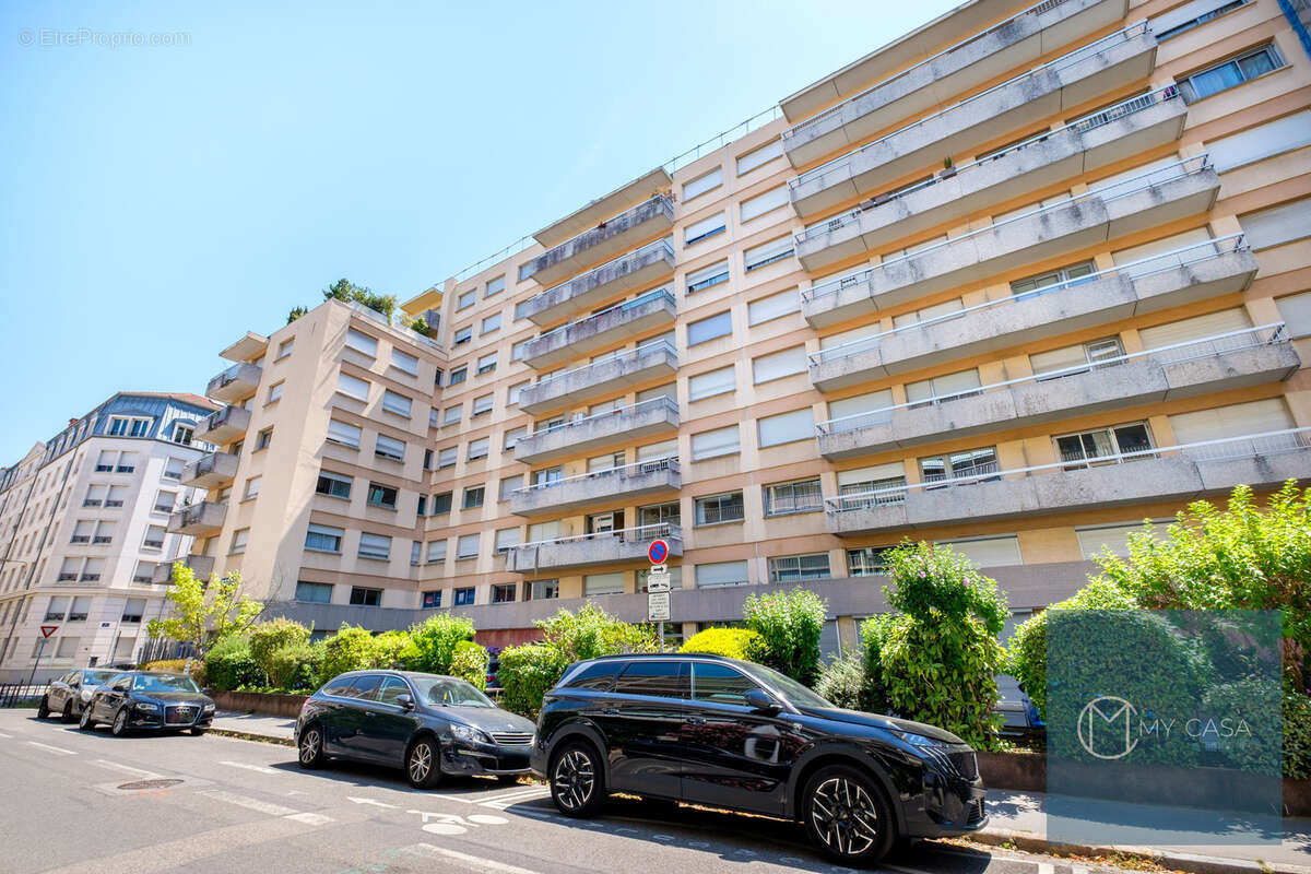 Lyon 6EME - Appartement de standing 130 m2 T4 avec garage double - photo 11