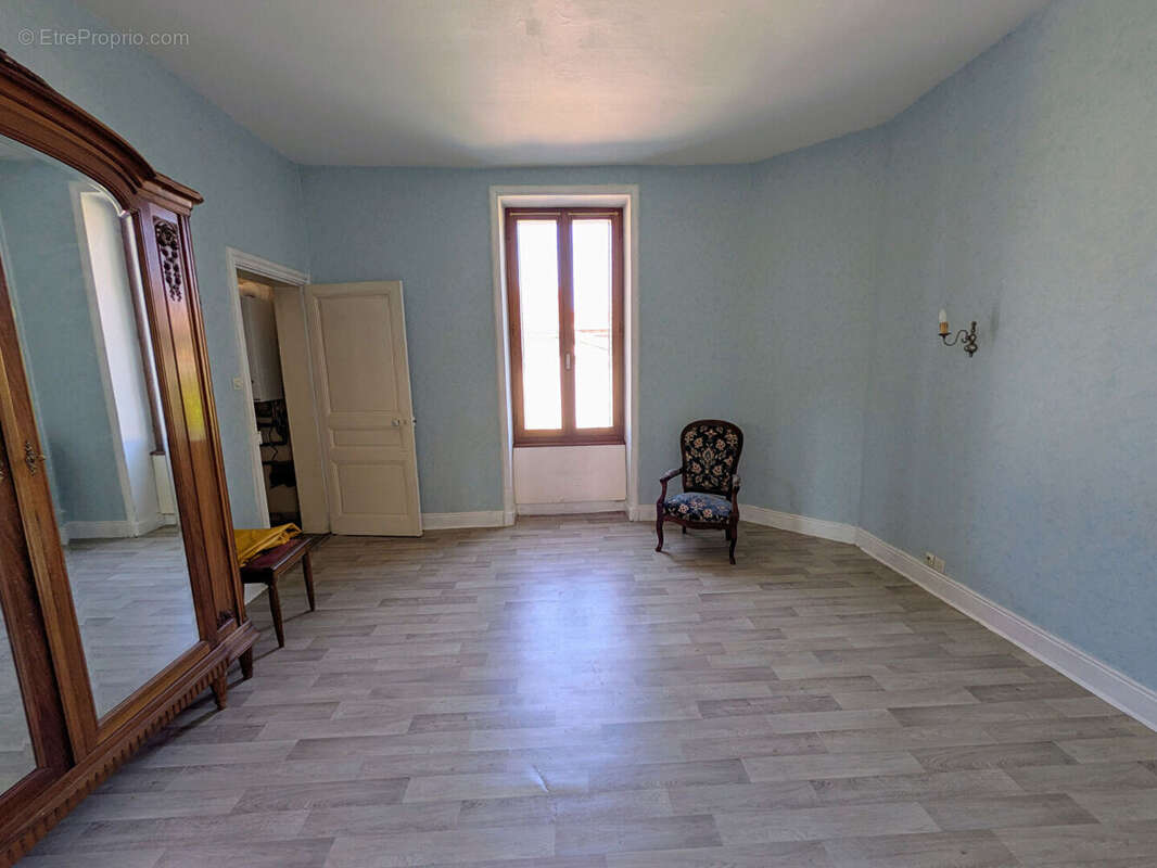 Appartement à LE COTEAU